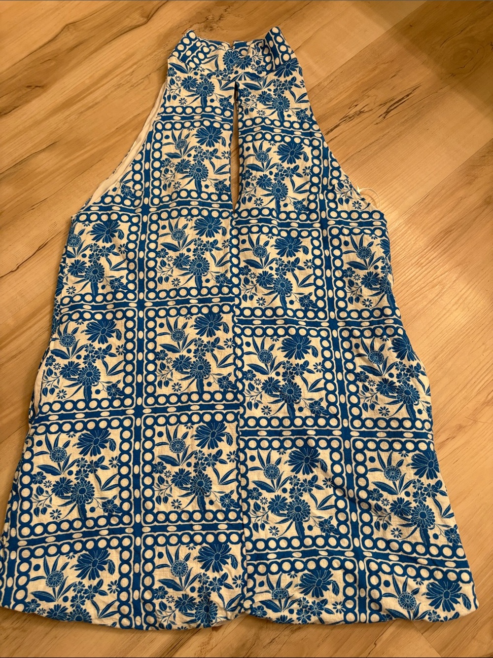 Everleigh Brooks Blue White Floral Tile Print Halter Mini Dress size small comfy
